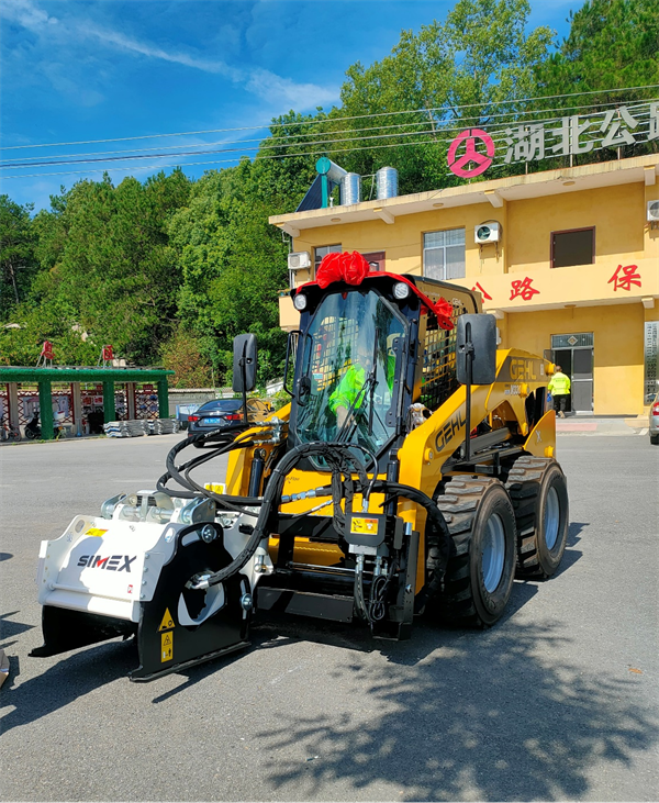 Multi-functional maintenance equipment helps new development and enters the "mechanization era"