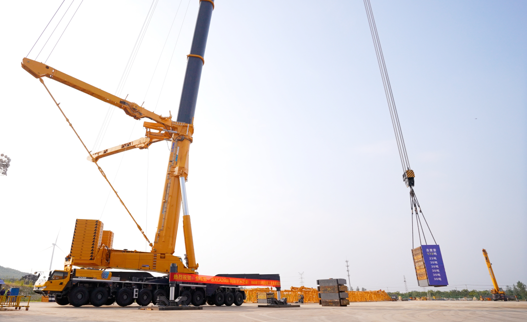 XCMG: 2,600 tons! "The world's first crane" first crane success