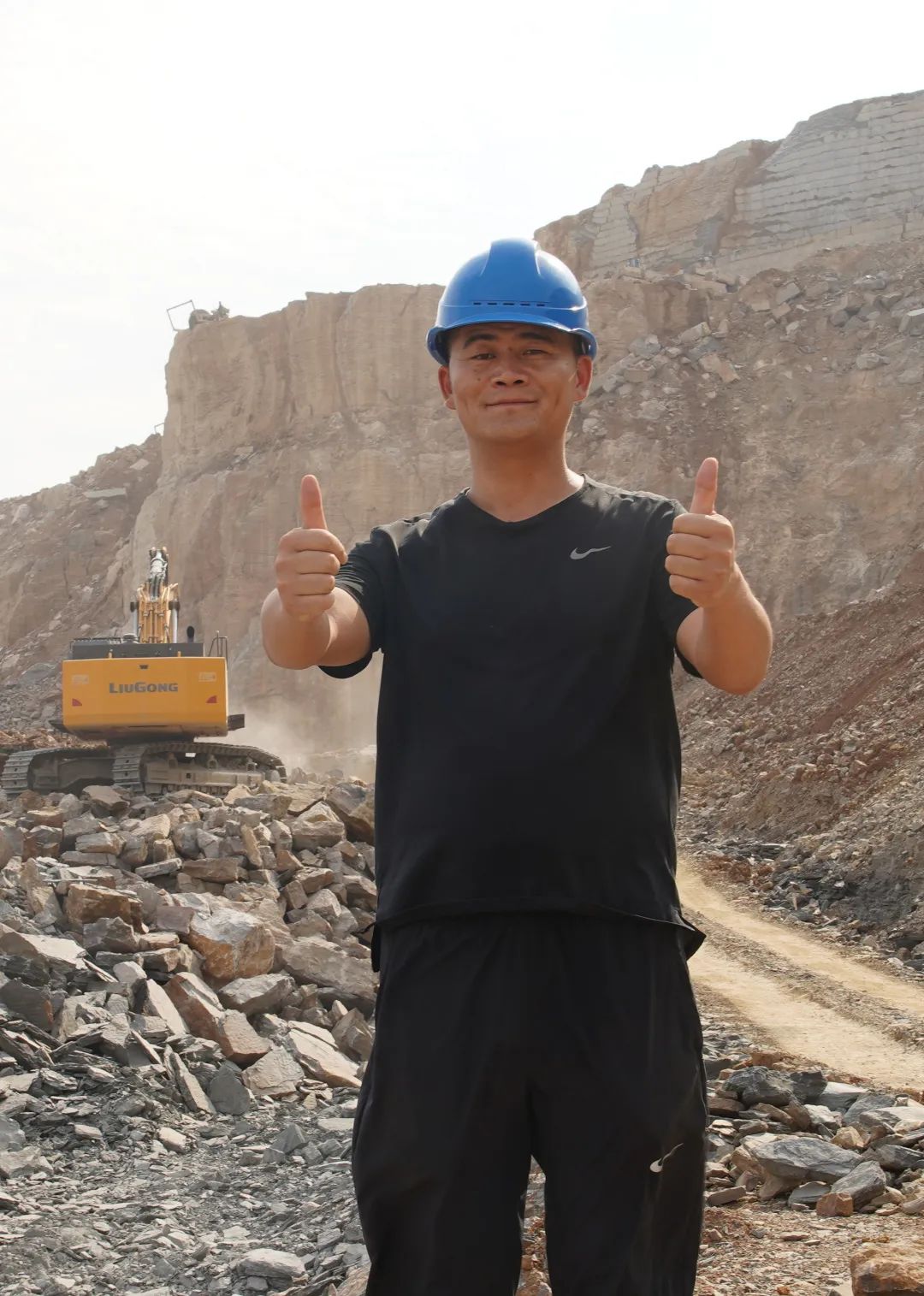 Fuel saving is awesome! Shandong Mine Boss Praised Liugong 965EHD Excavator as "Earning Artifact"