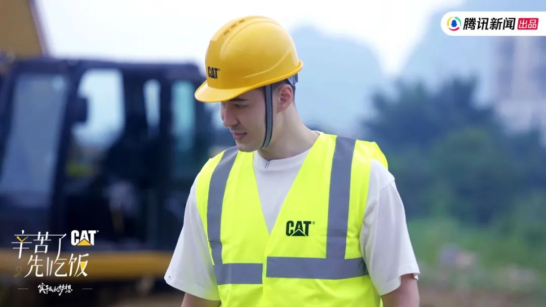 Caterpillar's "Hard Work, Eat First": This Bowl of Scoring King's Hand-Made Powder Is Full of "Material"