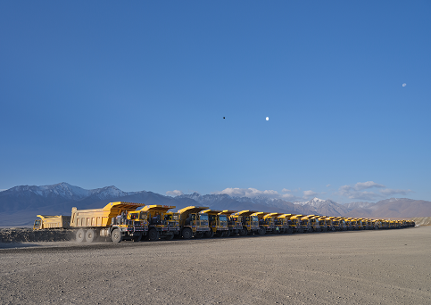 Wide-body mining trucks equipped with Allison WBD series gearboxes play an important role in mines in Xinjiang