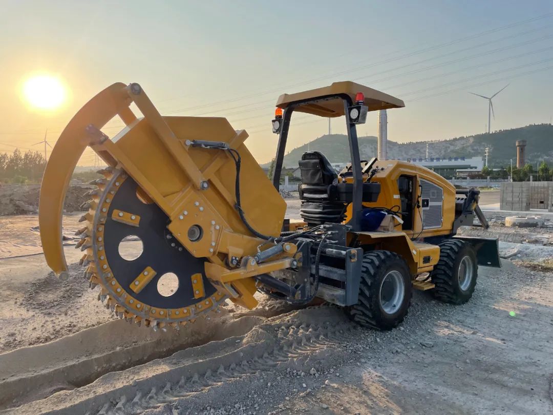 XCMG: The first domestic ditching machine makes a wonderful debut at its own construction site!