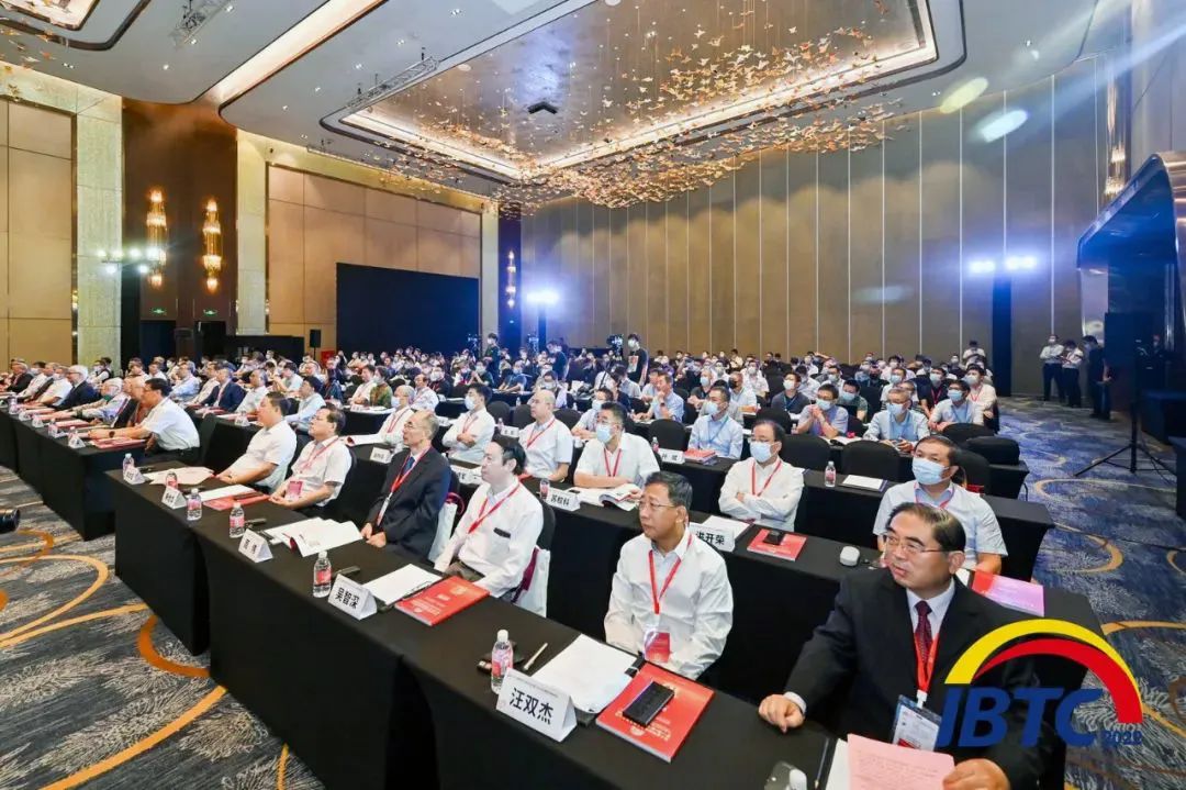 Secretary-General Wu Peiguo attended the International Conference on Bridge and Tunnel Technology and chaired the thematic forum on major engineering equipment, new materials and new technologies.