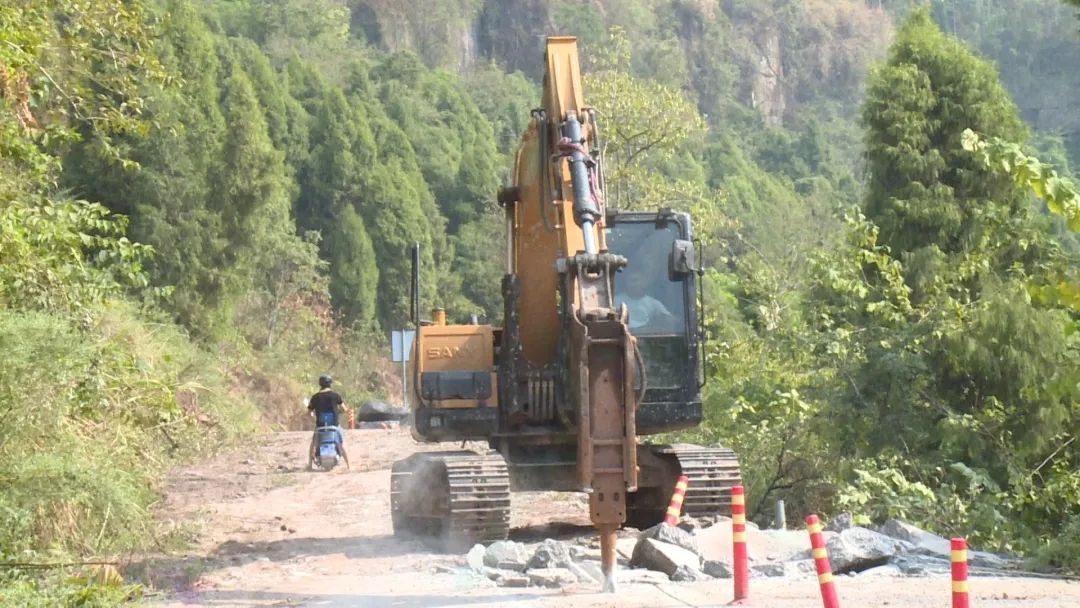 Qianfeng District: Carry out road maintenance to eliminate potential safety hazards