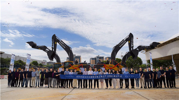 Volvo's new EC400 crawler excavator, which meets the fourth national emission standard for construction equipment, has landed in China.