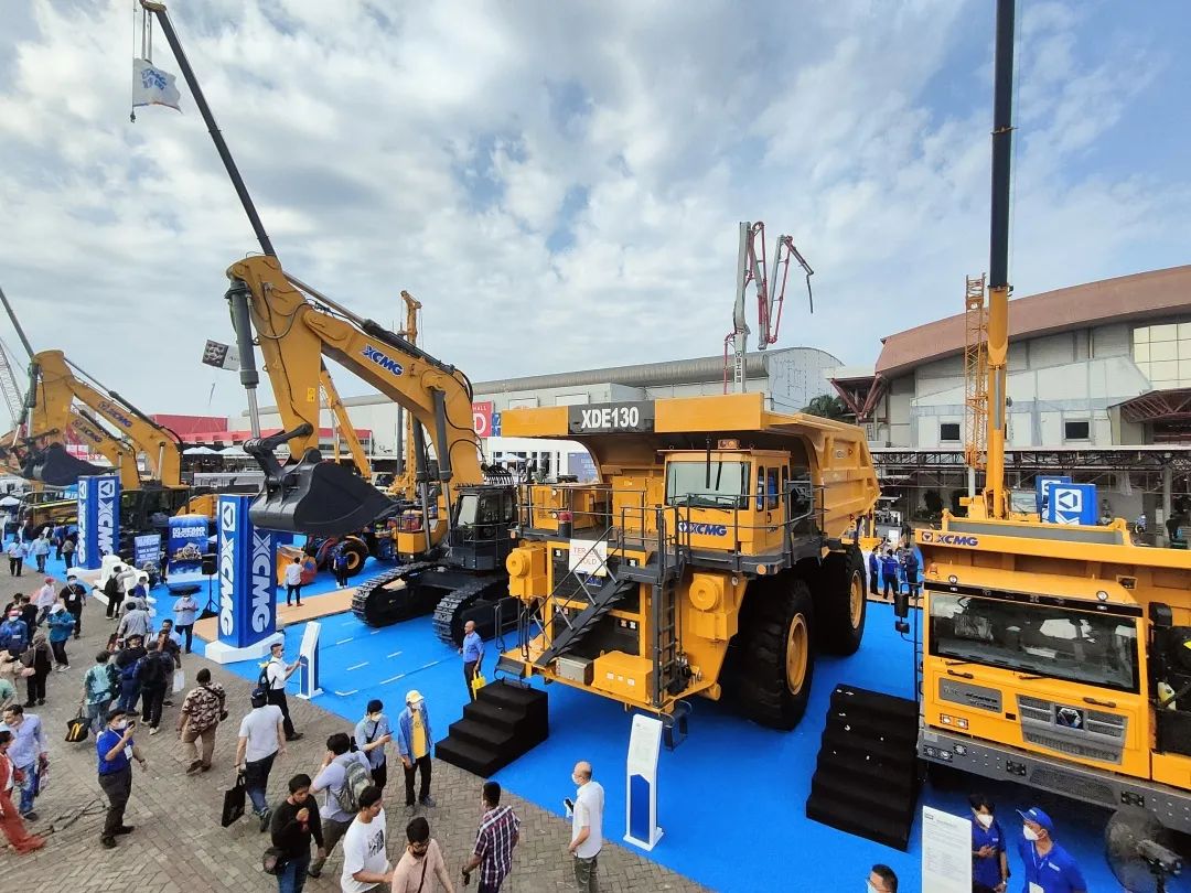 18 "Big Men" Punch in Jakarta Mining Machinery Exhibition, XCMG Praised Again and Again