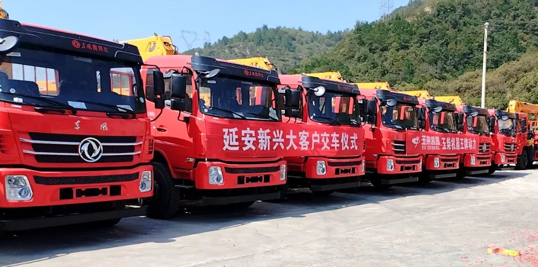 Yan'an customers repurchased Yuchai in batches and equipped with truck-mounted cranes to assist oilfield exploitation and transportation