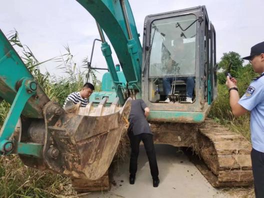 Successful seizure of the subject excavator of the preservation case by remote linkage