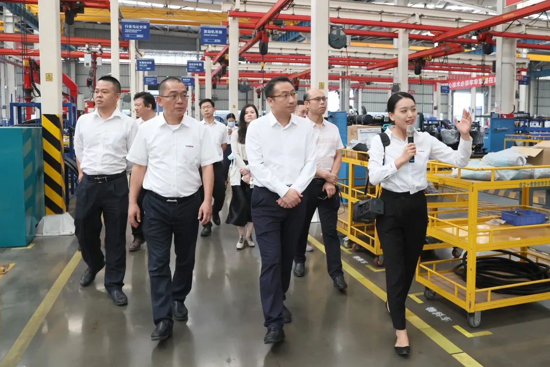 Zhang Jinquan, Deputy General Manager of Guangzhou Industrial Control, Investigates Sunward