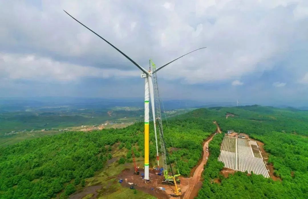 Yunnan's first "big windmill" was successfully hoisted! ZCC11800 Construction South of Colorful Clouds