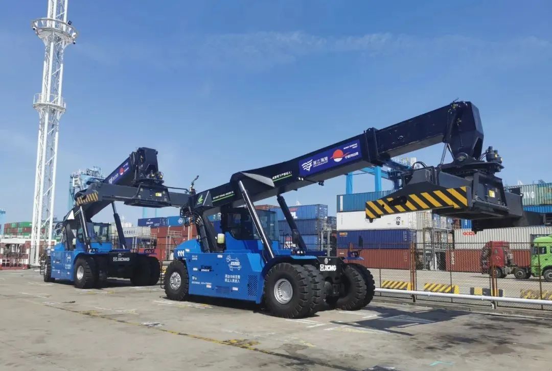 Add pure electric transportation capacity! XCMG "Smurf" Appears in Zhoushan Port, Ningbo