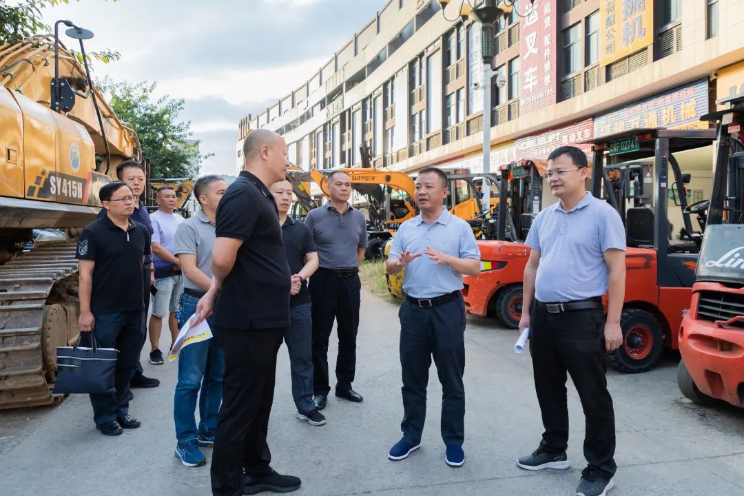 District Leaders Investigate the Project Promotion of Longyan Construction Machinery Trading Center