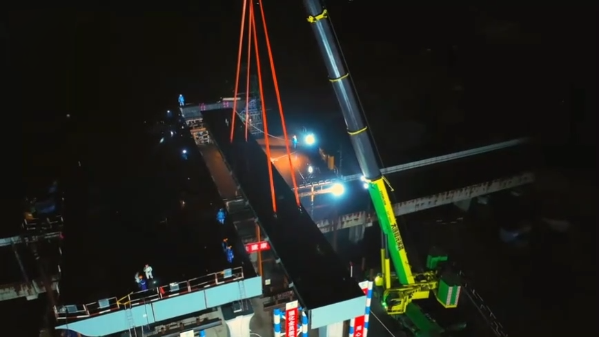 ZAT6000H "Building Blocks" in the Air, Completing 113 Tons of Steel Box Girder Hoisting Construction