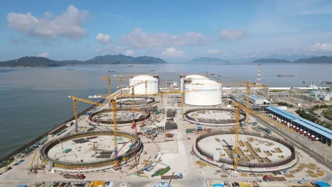 Zoomlion Helps Build the Largest LNG Storage and Transportation Base in South China as a Big Country Project