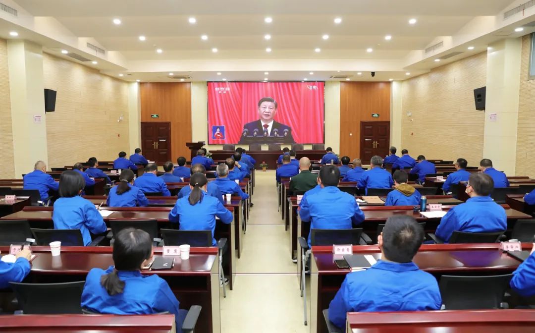 Anhui Forklift Group organized Party members, cadres and workers to listen to and watch the opening meeting of the 20th National Congress of the Party.