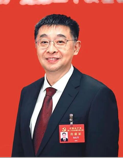 Yang Dongsheng, Party Secretary and Chairman of Xugong Group, Representative of the 20th National Congress of the Communist Party of China, was interviewed by People's Daily