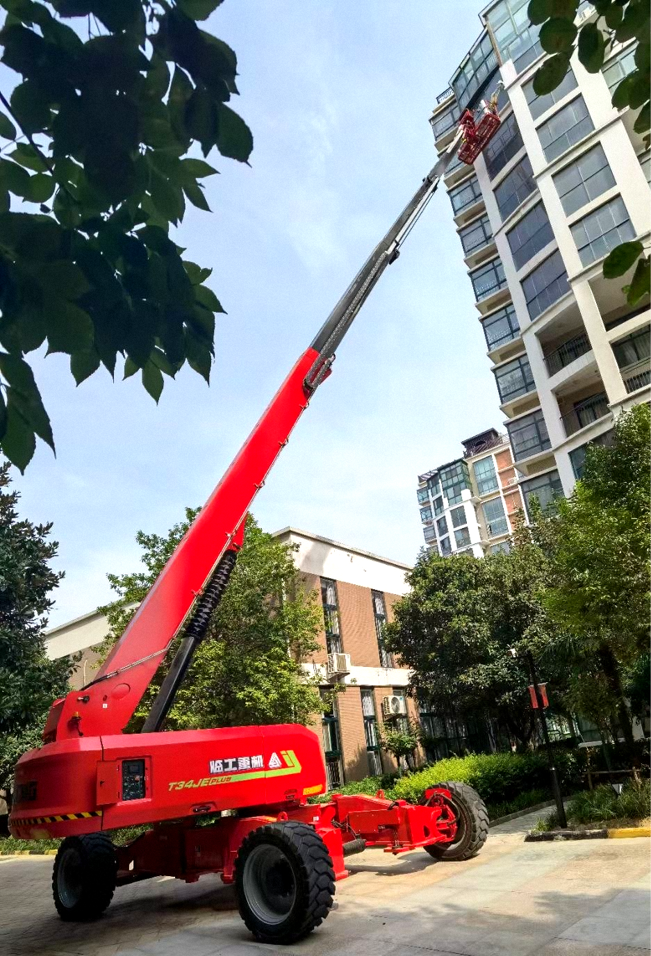 Solve the construction difficulty and operation acceleration! Lingong Heavy Machinery T34JE Helps Community Renovation