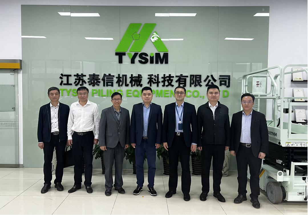 Shi Wenjian, Deputy Secretary of Huishan District Party Committee, led the investigation and visited Taixin Machinery