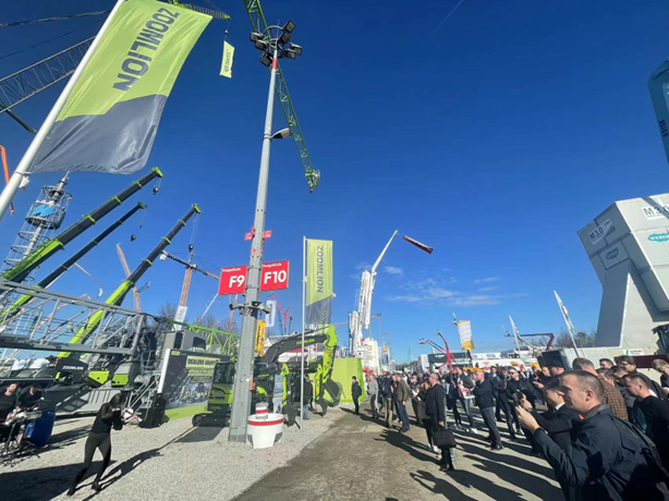 Bauma 2022 | Zoomlion Earthmoving Machinery Attracts Eyes Continuously, Attracts Enthusiastic Observation and Experience!