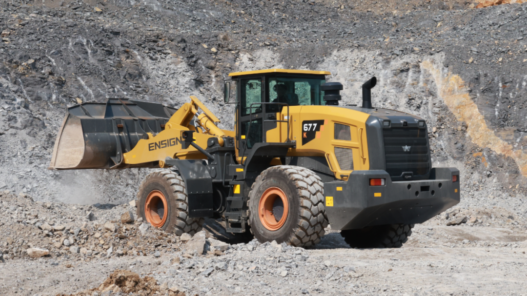 Outstanding strength, see how YX677K loader plays heavy-duty shoveling