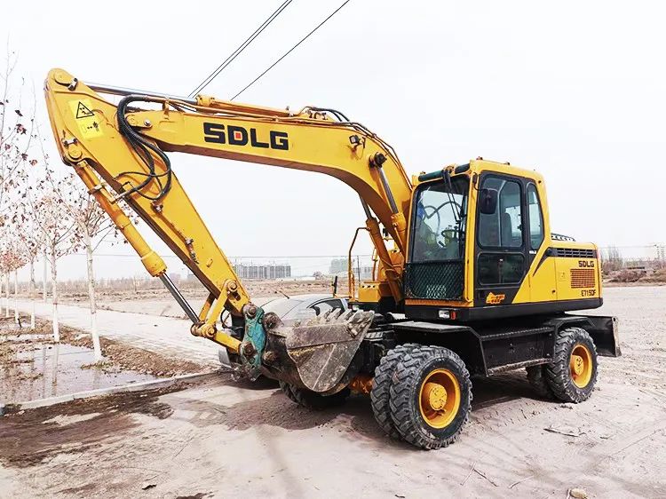 Lingong E7150F has become the new favorite of Xinjiang market because of its fast digging speed and low fuel consumption.