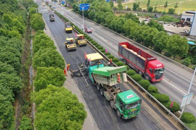 The six highway construction projects in Shaanxi started this month.