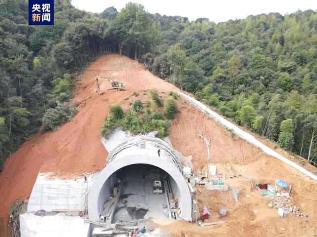 The Longest Tunnel in Fujian Section of Longlong Railway Was Completed Today