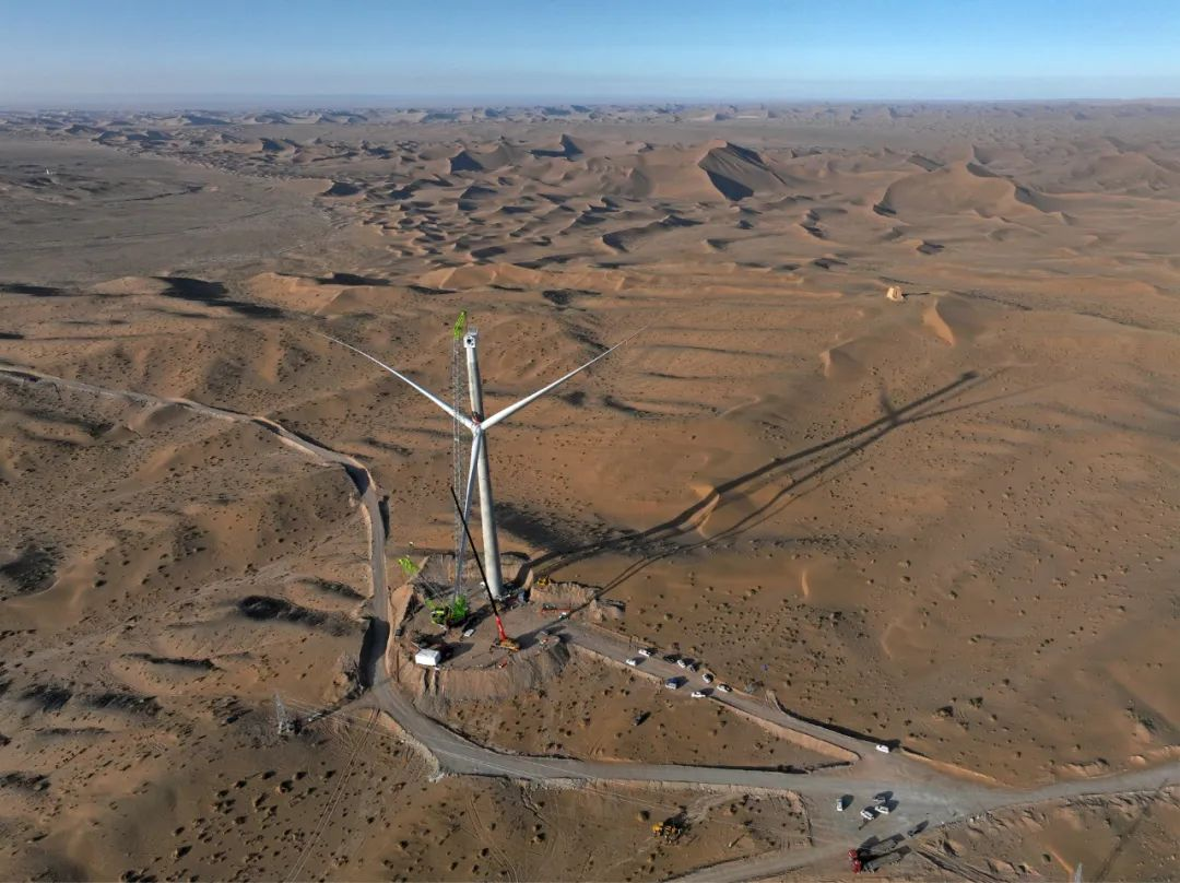 Wind Power "Artifact" Makes Meritorious Service Again, Zoomlion Crane "Performs" in the Desert