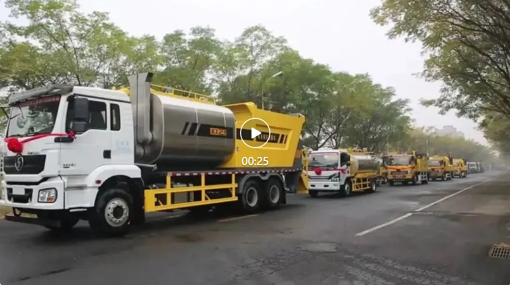 Successfully delivered! Gaoyuan Shenggong Pavement Maintenance Vehicle and Synchronous Crushed Stone Sealing Vehicle Group Departure