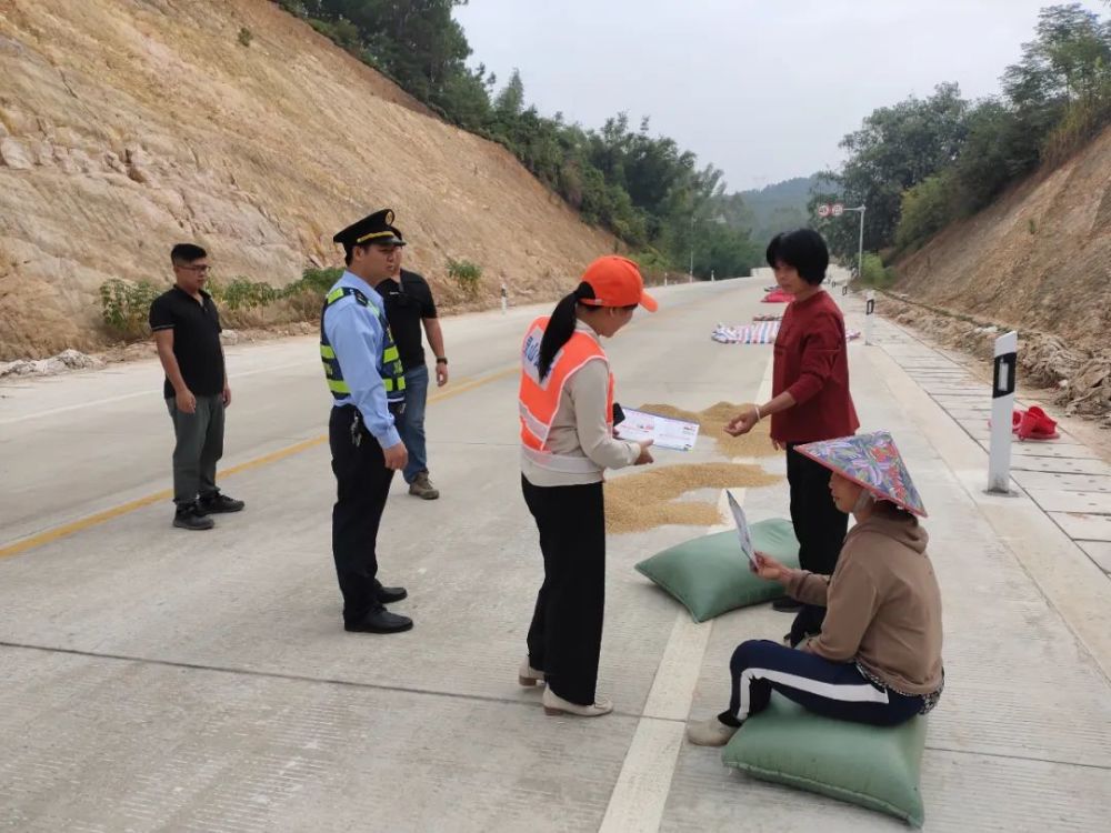 Lingshan Highway Maintenance Center Takes Multiple Measures to Promote the Maintenance of Road Property Rights