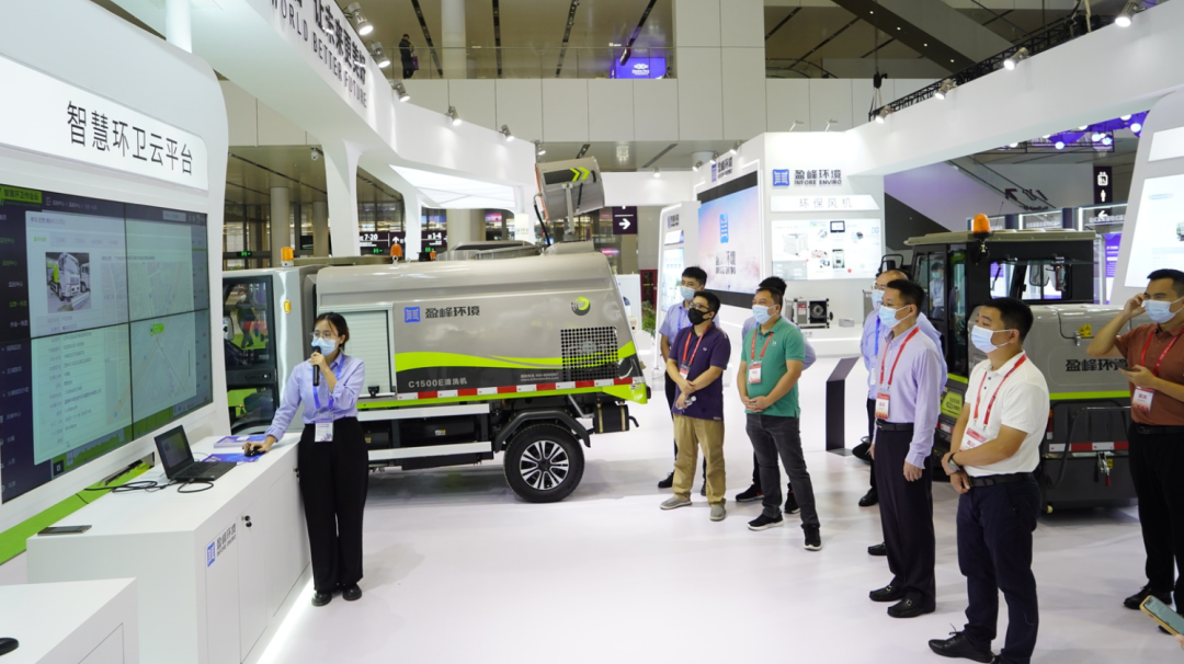 Talk about the development of urban sanitation! Leaders of Shenzhen Longgang District Urban Management Bureau Visited Yingfeng Environment Exhibition Booth for Guidance