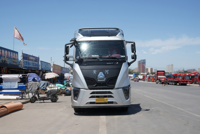 Car report: Yinchuan-Bayannur, Yellow River heavy truck waiting for my little happiness