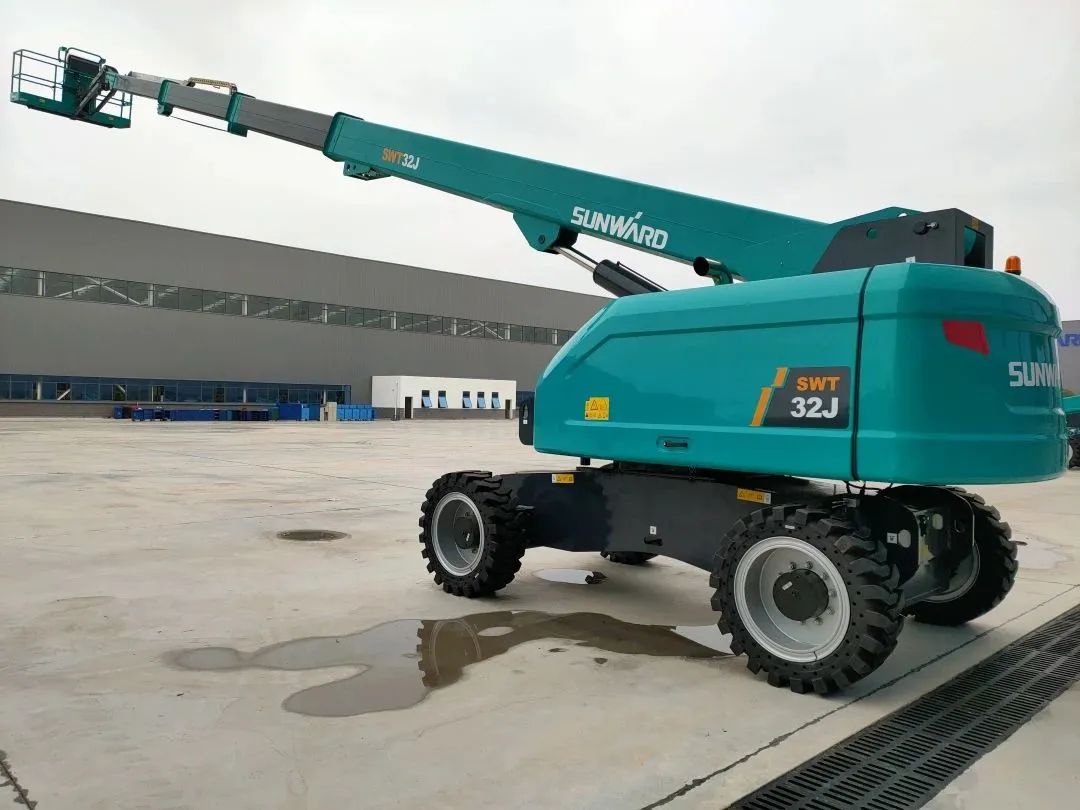 No need to expand the bridge! Sunward Smart Country's four 32-meter straight-arm aerial work platforms successfully rolled off the production line