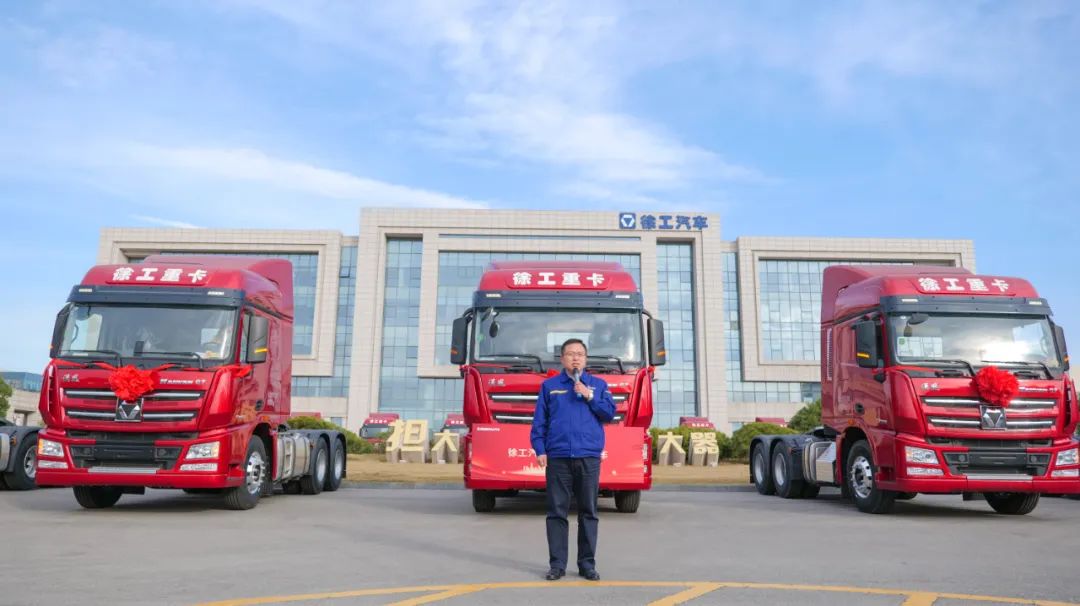 20! XCMG's First Brave Tractor Delivered to Hubei