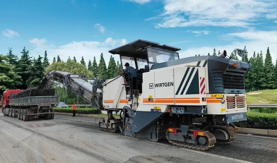 National IV New Products | Wirtgen Large Milling Machine W 195i/W 205i/W 215i Green Road Maintenance Efficiency Pioneer