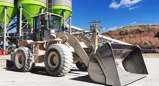 XGMA XG955 Loader Excellent Quality Helps Diandong Concrete Mixing Station Take off