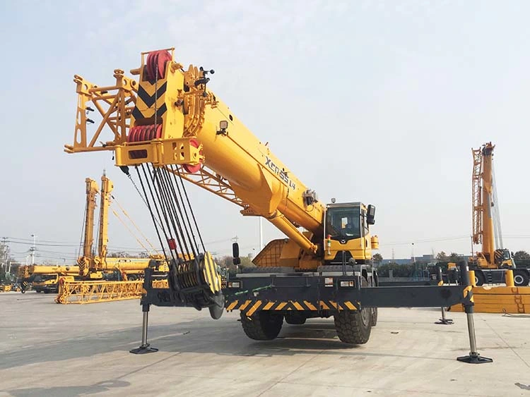 XCMG Official Xcr55L4 Hoist Machine China 50 Ton New Hydraulic Mobile 4 Wheel Rough Terrain Crane for Sale