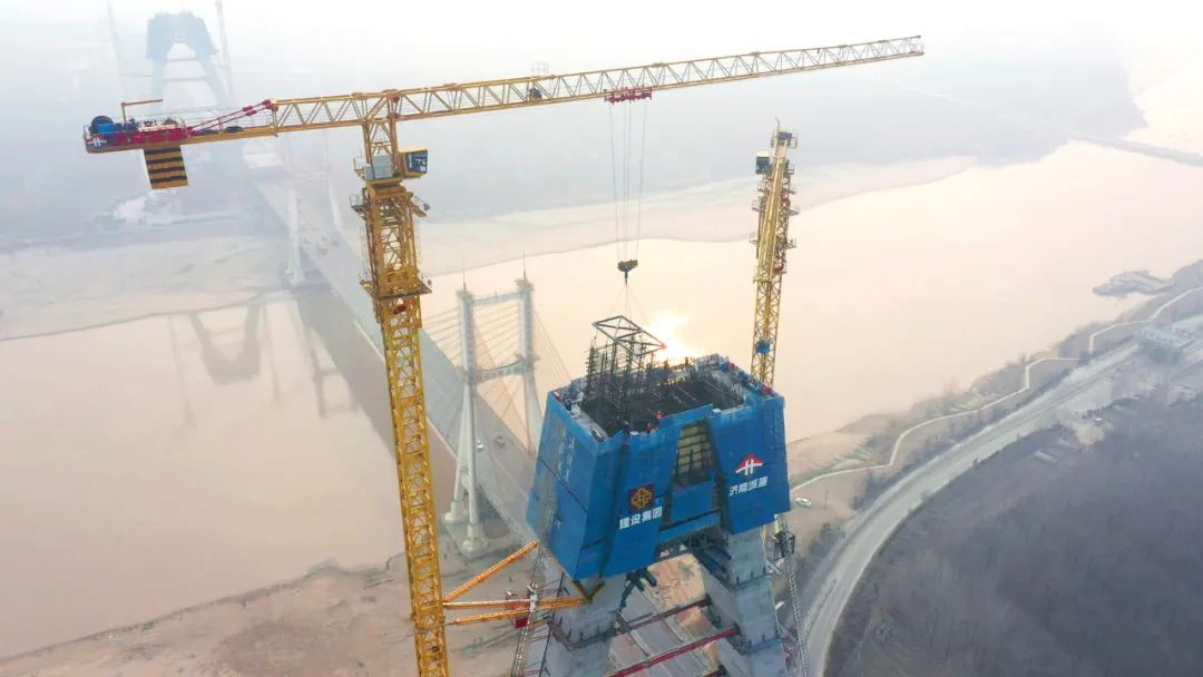 Super Complex on the Yellow River | XCMG Tower Crane Helps Build World-class Bridge