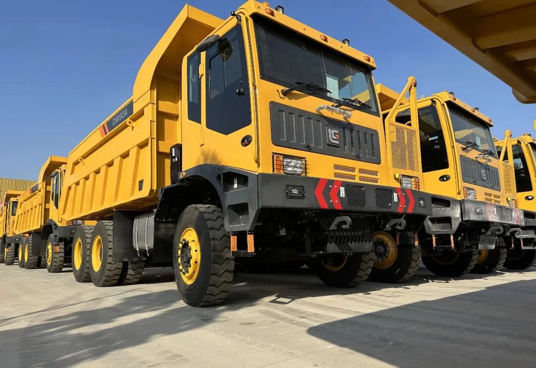 Go to war! Liugong Mining Wide-body Vehicles Sent Overseas in Batch