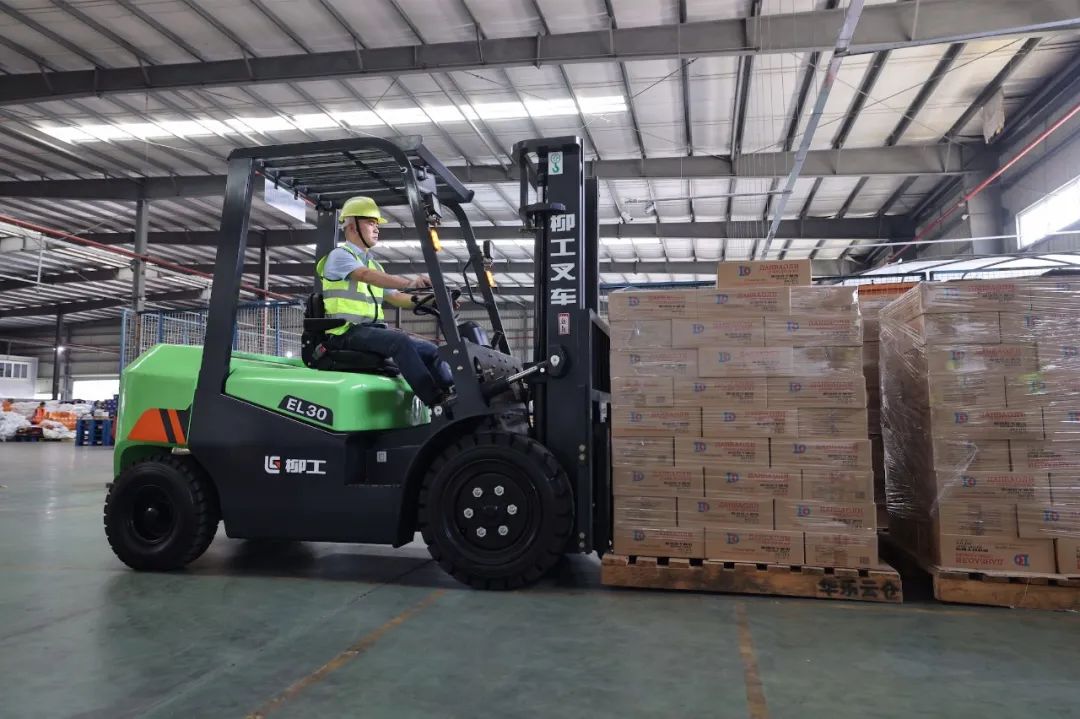 Liugong E Series 3-3.5T Lithium Electric Forklift Brings to the World