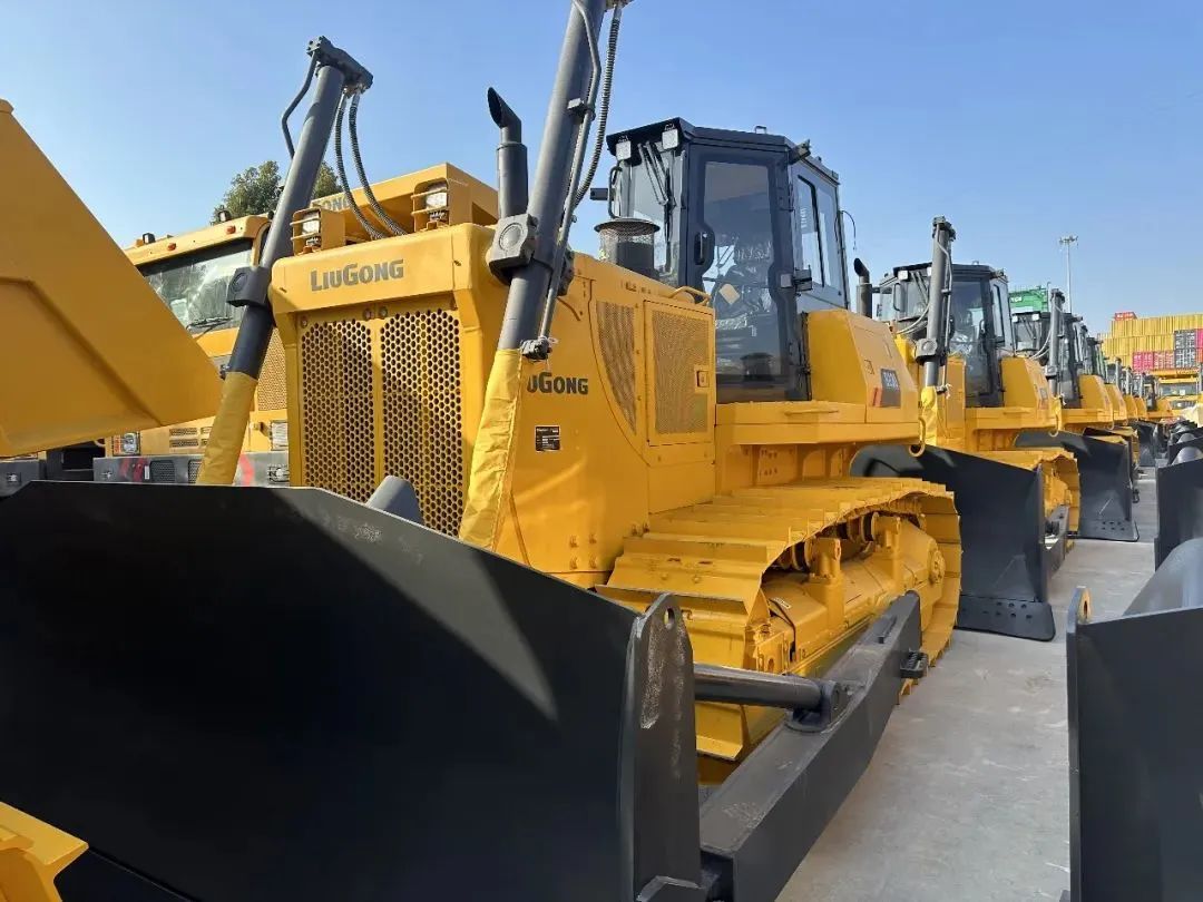 Liugong Bulldozers and Industrial Vehicles Get Good News in the New Year