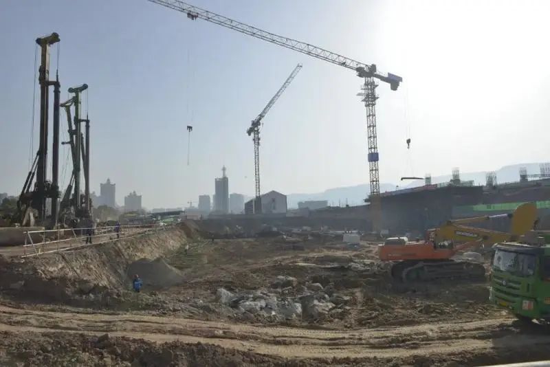Busy construction of Bazhong East Railway Station Building Project of Hanbanan Railway