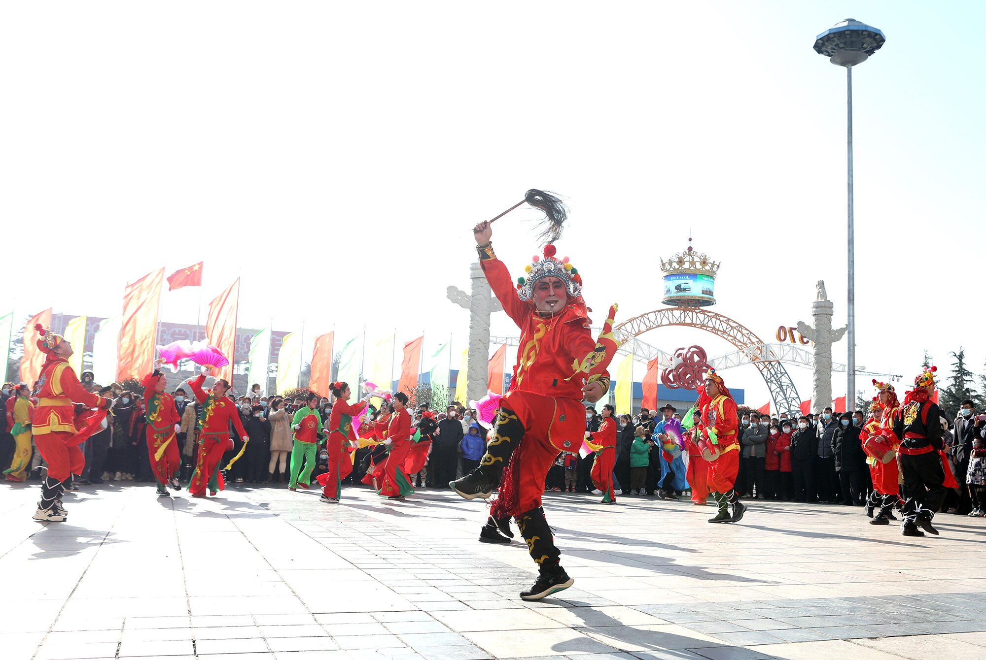 All employees of Fangyuan Group enjoy the Yangko performance