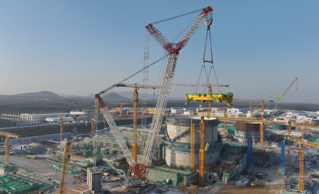 The total hoisting weight is 594 tons! Zoomlion 3200-ton crawler crane brushes the lifting weight record of Xinhualong No.1