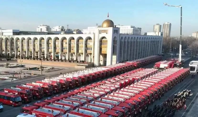 Handover of 100 sets of XCMG fire fighting equipment to Kyrgyzstan | President Zaparov praised China's technology and equipment