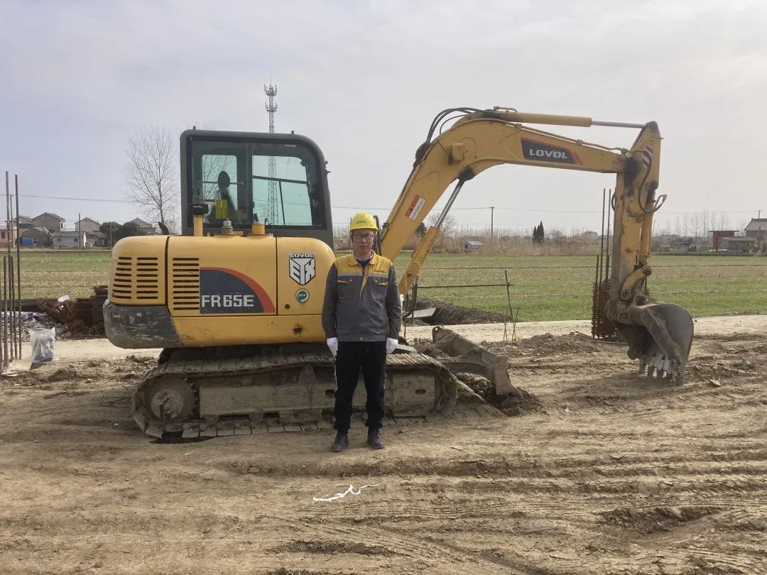 Service Moving Character Story | "With you, I will choose Revo when I buy an excavator!"