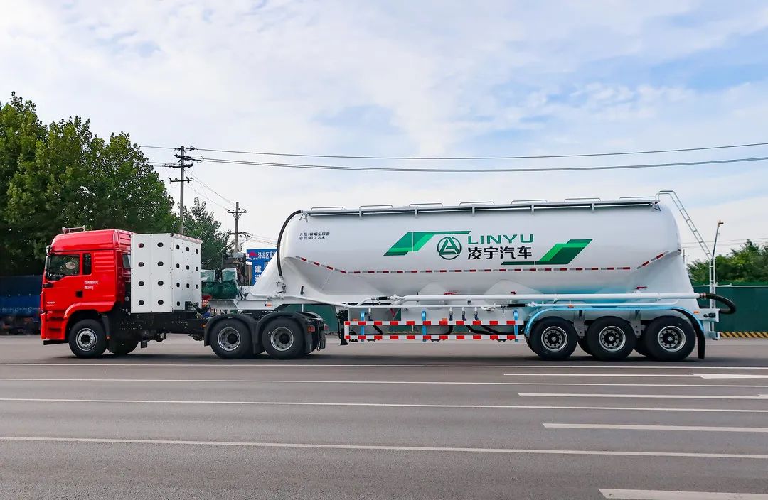 A new beginning, Lingyu's new big white vertical powder can semi-trailer, report to you!