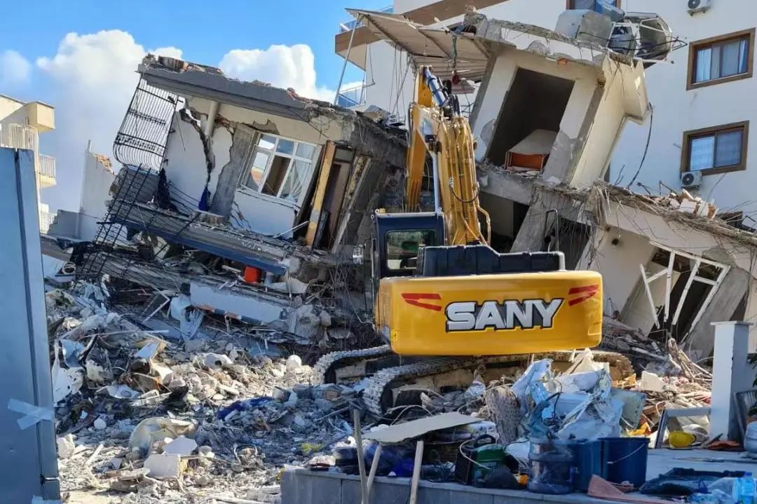 Sany Heavy Industries: Dost Kara G günde belli olur a friend in need is a friend indeed!
