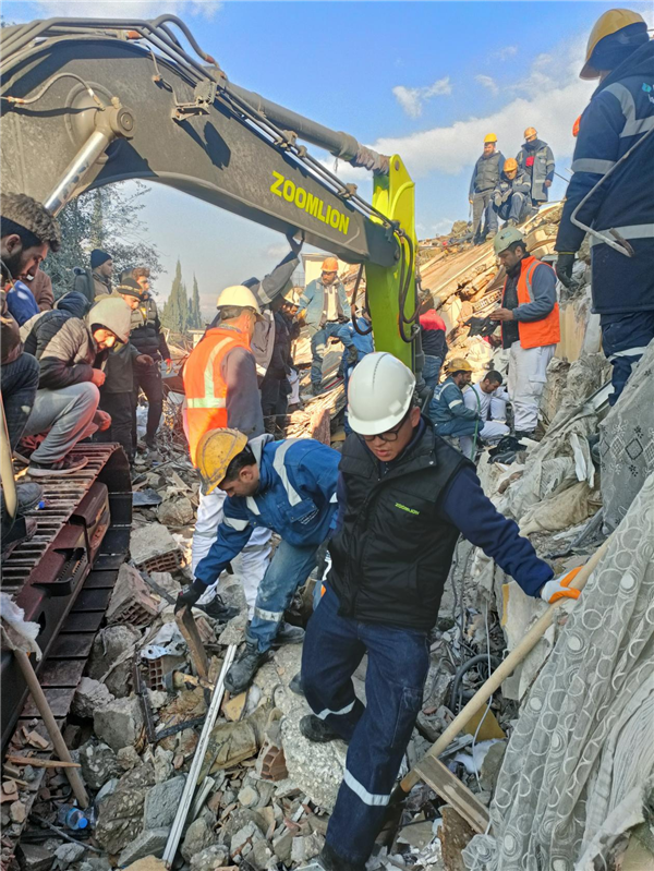 More than 20 people were successfully rescued! Zoomlion Rescue Team Continues to Excavate Life Passage in Turkish Disaster Area