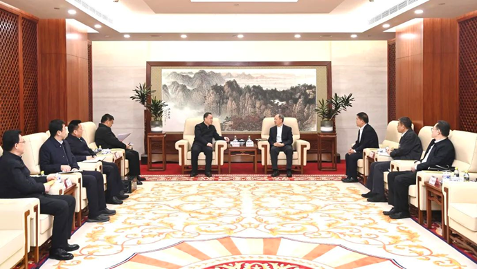 Song Lewei, Secretary of Xuzhou Municipal Party Committee, led the team to promote exchanges and cooperation between Xugong and the State Energy Group to promote mutual benefit and win-win situation.